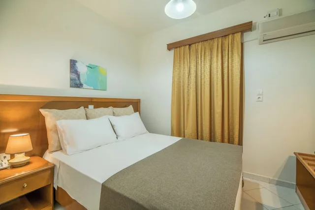 غرفة مفردة بسرير كوين، Hiona Holiday 1/2