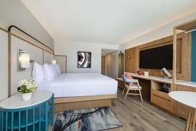 Standard, King Bed, Mountain View, Crowne Plaza Resort Guam 2/6