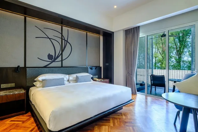 غرفة ديلوكس بسرير كينج بشرفة، Lone Pine Penang a Tribute Portfolio Resort 6/9