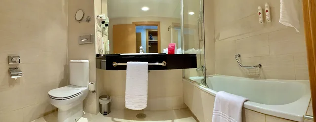 Room, Double Bed, Pool View, Ramada by Wyndham Valencia Almussafes 3/3