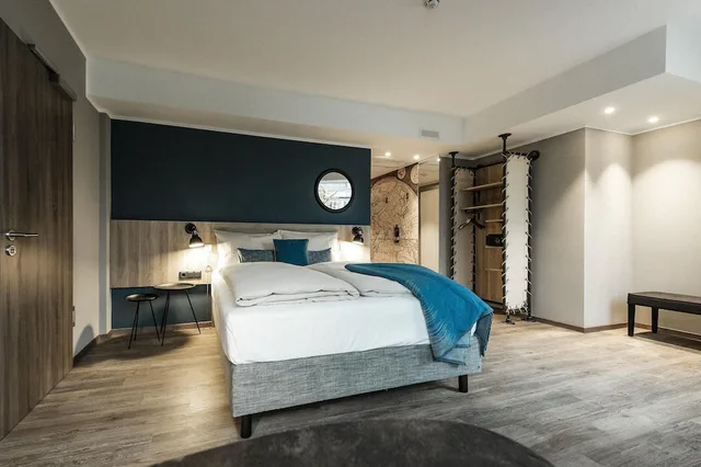 غرفة سوبيريور بسرير كوين، HARBR. hotel Konstanz 2/8