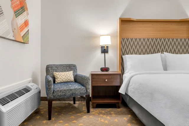 غرفة قياسية بسرير كوين، HOLIDAY INN ROCK SPRINGS 1/6