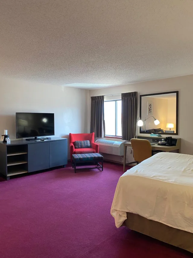 جناح بسرير كينج، Pictured Rocks Inn & Suites 7/10