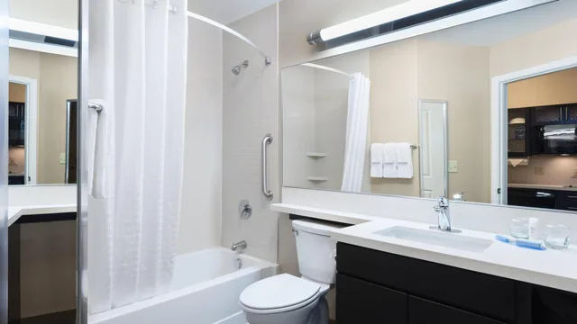 جناح استوديو بسرير كوين بحوض استحمام لذوي الإعاقة، Candlewood Suites GROVE CITY - OUTLET CENTER 4/5
