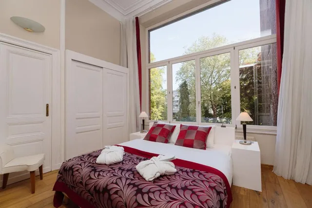 جناح ديلوكس بسرير كينج بحوض جاكوزي للمدخنين، Park Hotel Brussels 1/4