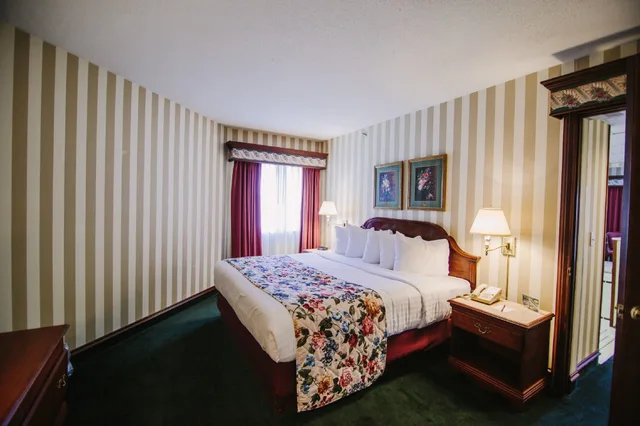 Room Assigned on Arrival, King Bed, Bayshore Resort 2/7
