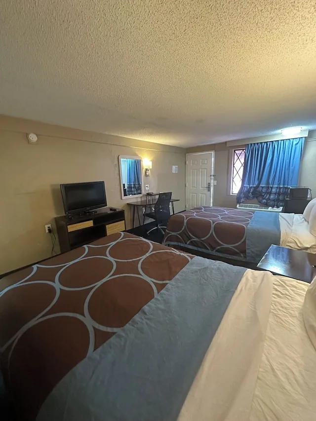 غرفة بسريرين مزدوجين، Super 8 By Wyndham Lantana West Palm Beach 7/10