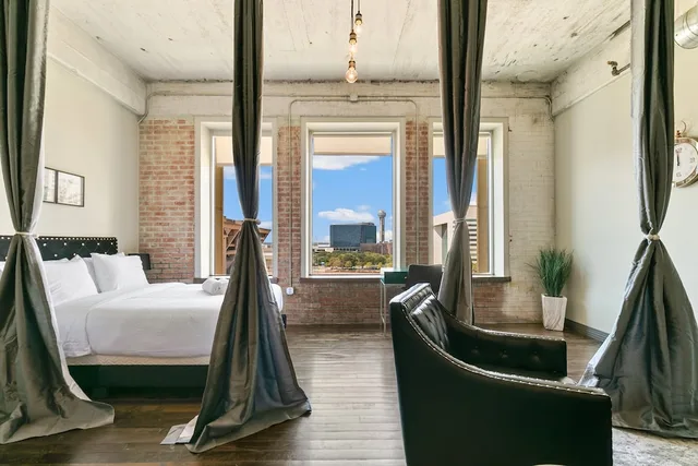 3 Bedrooms, Signature, Apartment, 1 King and 2 Queen Beds, City View, Executive Level، Luxury Downtown Dallas Stay by Amyfinehouse 6/10