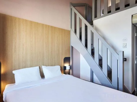 غرفة رباعية بسرير كوين وسريرين منفصلين، B&B Hotel Orly Chevilly Larue 1/1