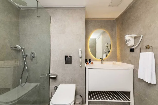 غرفة ديلوكس بسرير كينج، The Halich Hotel Istanbul Karakoy 2/2