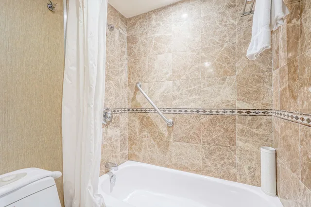 Junior Suite, King Bed, Sofa, Woodbine Hotel and Suites 5/5