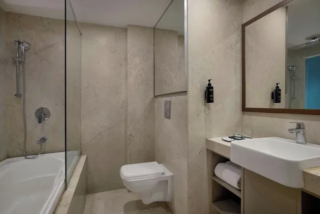 غرفة كلاسيكية بسرير كينج بإطلالة على المدينة، The Fern An Ecotel Hotel Vadodara 2/2