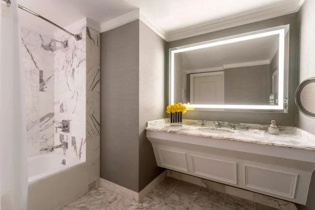غرفة بسرير مزدوج، The Ritz Carlton Marina Del Rey 3/4