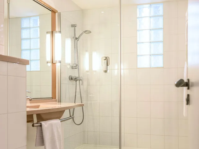 غرفة قياسية بسرير مزدوج مع أريكة، Ibis Lyon Centre Perrache Hotel 2/2