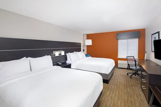 غرفة قياسية بسريرين كوين لذوي الإعاقة، Holiday Inn Express And Suites Locust Grove 4/5