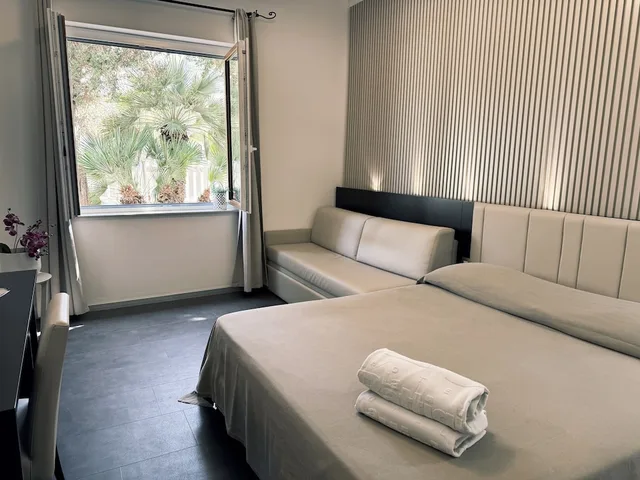 Standard, Triple, 1 Double and 1 Single Bed, La Battigia 4/10
