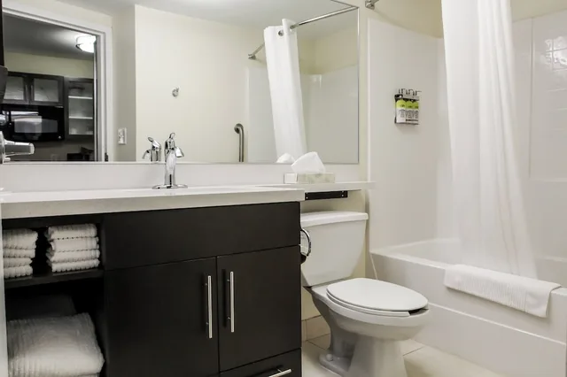 جناح بسرير كوين، Candlewood Suites Richmond North Glen Allen 3/6
