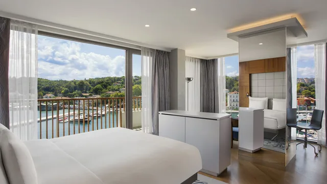 Panoramic, Suite, Bosphorus View, Hot Tub، The Grand Tarabya Managed by Accor 1/2