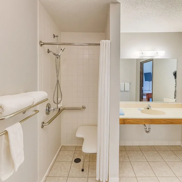 غرفة بسرير كوين لذوي الإعاقة، Rodeway Inn Milaca 4/5