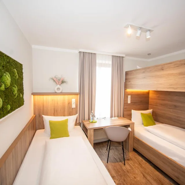 غرفة ثلاثية، GOLDEN LEAF PERLACH ALLEE HOF 2/10