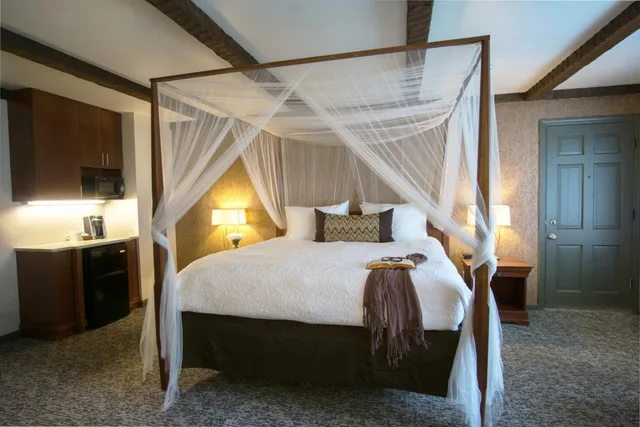 Superior, King Bed, Adult Only, Jetted Tub، The Yankee Inn 3/6