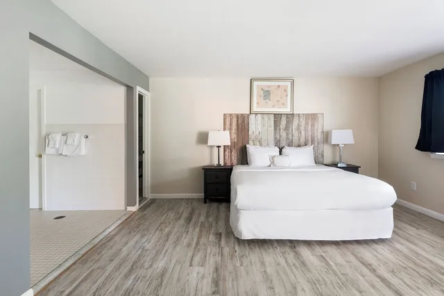 غرفة شهر العسل بفراش فوتون وسرير كينج بحوض جاكوزي، The Atlantic Hotel 1/10