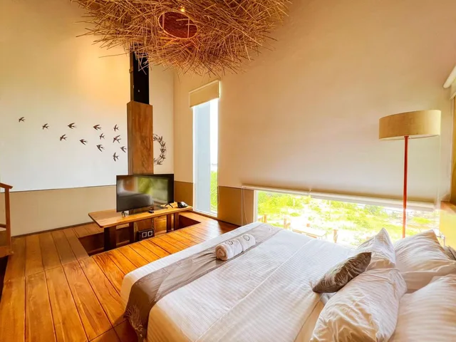 غرفة غراند ديلوكس عائلية بسرير كينج وسرير كوين، HALO Sustainable Resort Karimunjawa 1/1