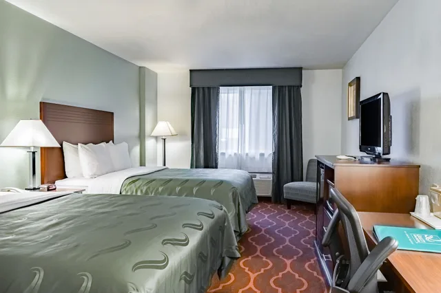 غرفة بسريرين كوين لذوي الإعاقة، Quality Inn & Suites Vancouver North 2/3