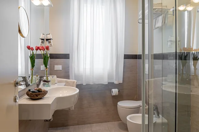 غرفة كومفورت ثلاثية بسرير كوين وسرير فردي، Hotel Adria 3/3