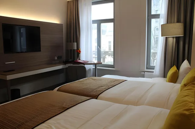 غرفة كومفورت بسريرين منفصلين مع أريكة، Leonardo Hotel Antwerp 1/2