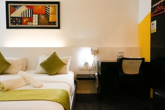 غرفة بريميير بسرير كينج، Swing & Pillows at Golden Roof Hotel Ampang, Ipoh 7/9