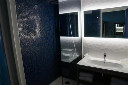 Family 6، Explorers Hotel 2/2