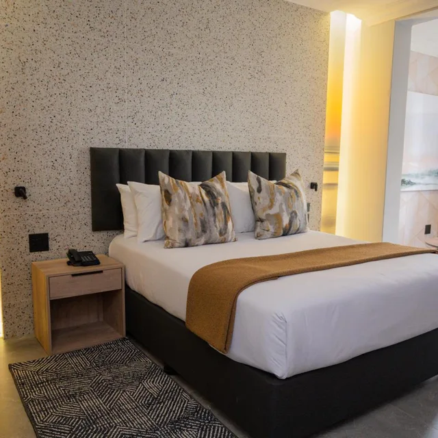 غرفة غراند ديلوكس بسرير مزدوج، Pavilion Hotel & Conference Centre 4/5