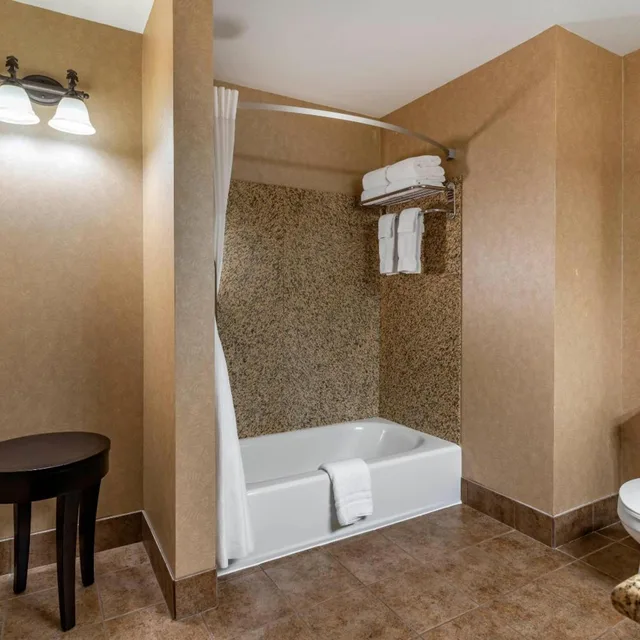 غرفة كبيرة بسرير كينج، Lloyd Hotel Astoria Bayfront, Ascend Hotel Collection, OR 7/8
