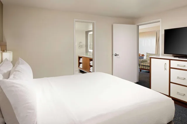 Junior Suite, King Bed, River View, Doubletree By Hilton South Bend 1/2
