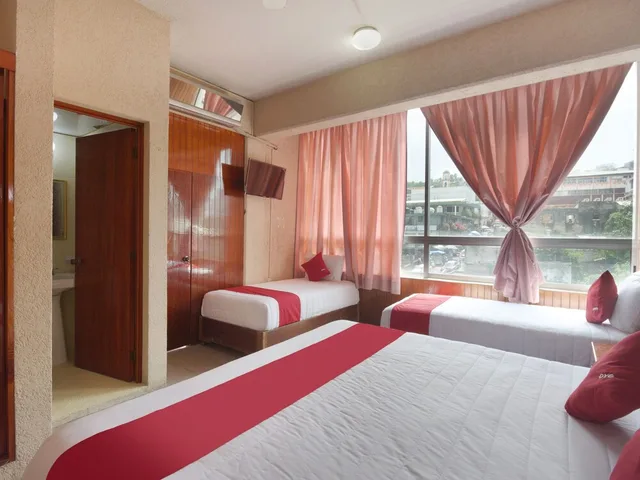 غرفة اقتصادية رباعية بسرير كينج وسريرين منفصلين، OYO Hotel Totonacapan, Papantla 5/10