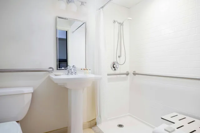 Room, 2 Queen Beds, Renaissance Asheville Downtown Hotel 2/2