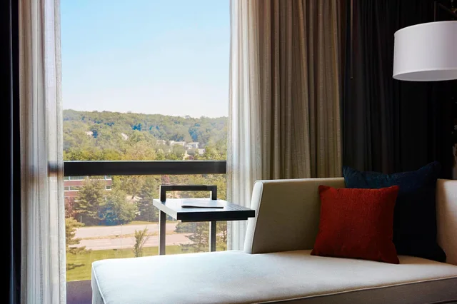 غرفة كلوب بسرير كينج، Westchester Marriott 9/9