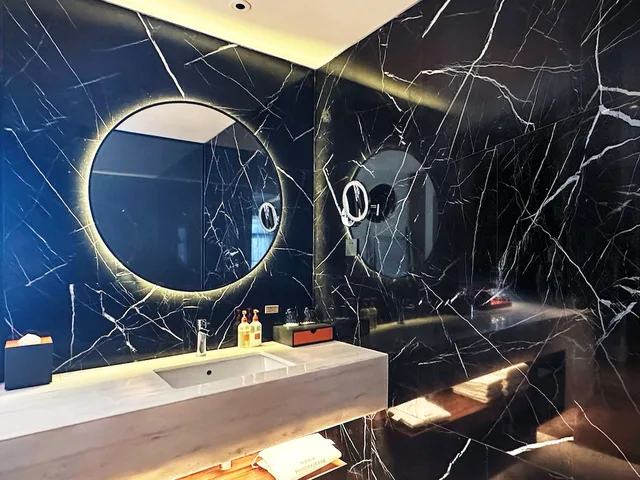 غرفة بريميوم بسريرين منفصلين بإطلالة على البحيرة، Crowne Plaza CHONGLI RESORT 9/9