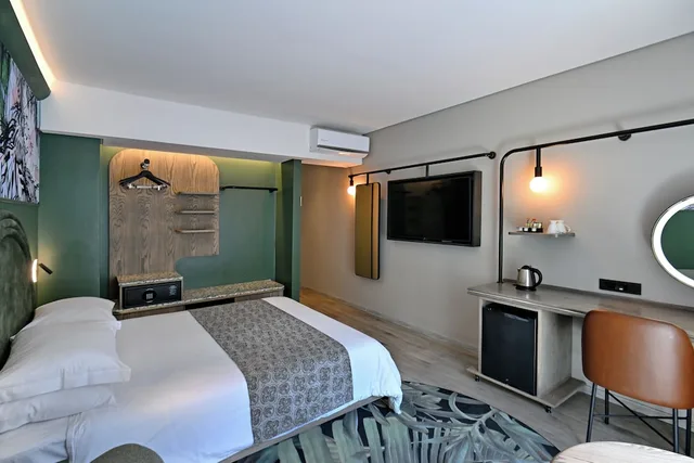 Room, Double Bed, City Lodge Umhlanga Ridge 3/10