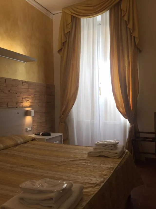 Room, Double or Twin Bed, Hotel Alinari 9/10