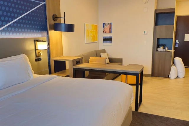 جناح بسرير كينج مع أريكة لذوي الإعاقة، Comfort Inn & Suites at Sanford Sports Complex 2/8