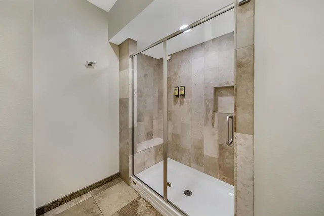 غرفة قياسية بسريرين كوين بإطلالة على المدينة، Best Western Plus Northwoods Inn 8/8