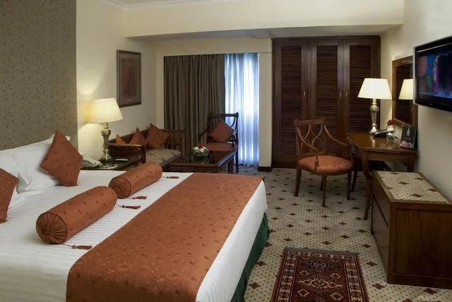 Executive, Suite, King Bed, Avari Hotel Lahore 1/6