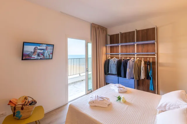 جناح جونيور بإطلالة على البحر، HOTEL MONDIAL 9/10