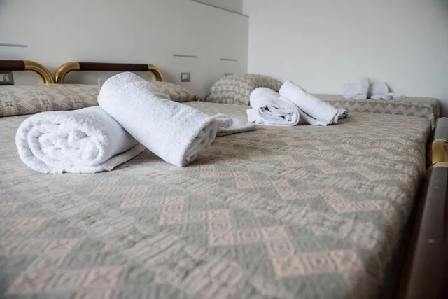 Mezzanine, Economy, Triple, 1 Queen and 1 Single Bed، Umberto 6/10