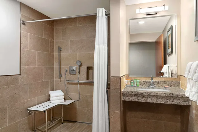 غرفة بسريرين كوين لذوي الإعاقة، Wyndham Garden State College 4/5