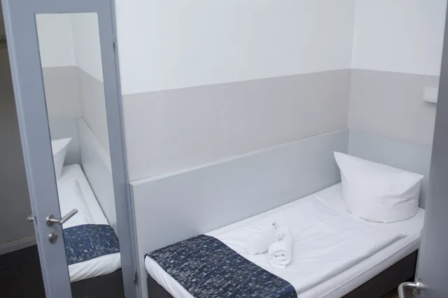 غرفة ثلاثية بثلاثة أسرّة، Colour Hotel 6/6