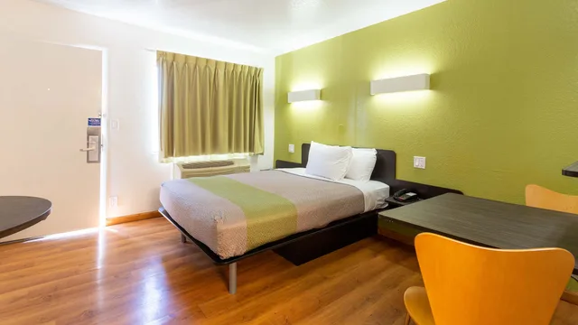 غرفة بسرير مزدوج لذوي الإعاقة، Motel6 Camp Springs, DC - South Camp Springs 5/7
