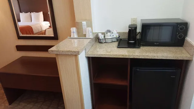 Suite, Queen Bed, Best Western San Dimas Hotel & Suites 4/4